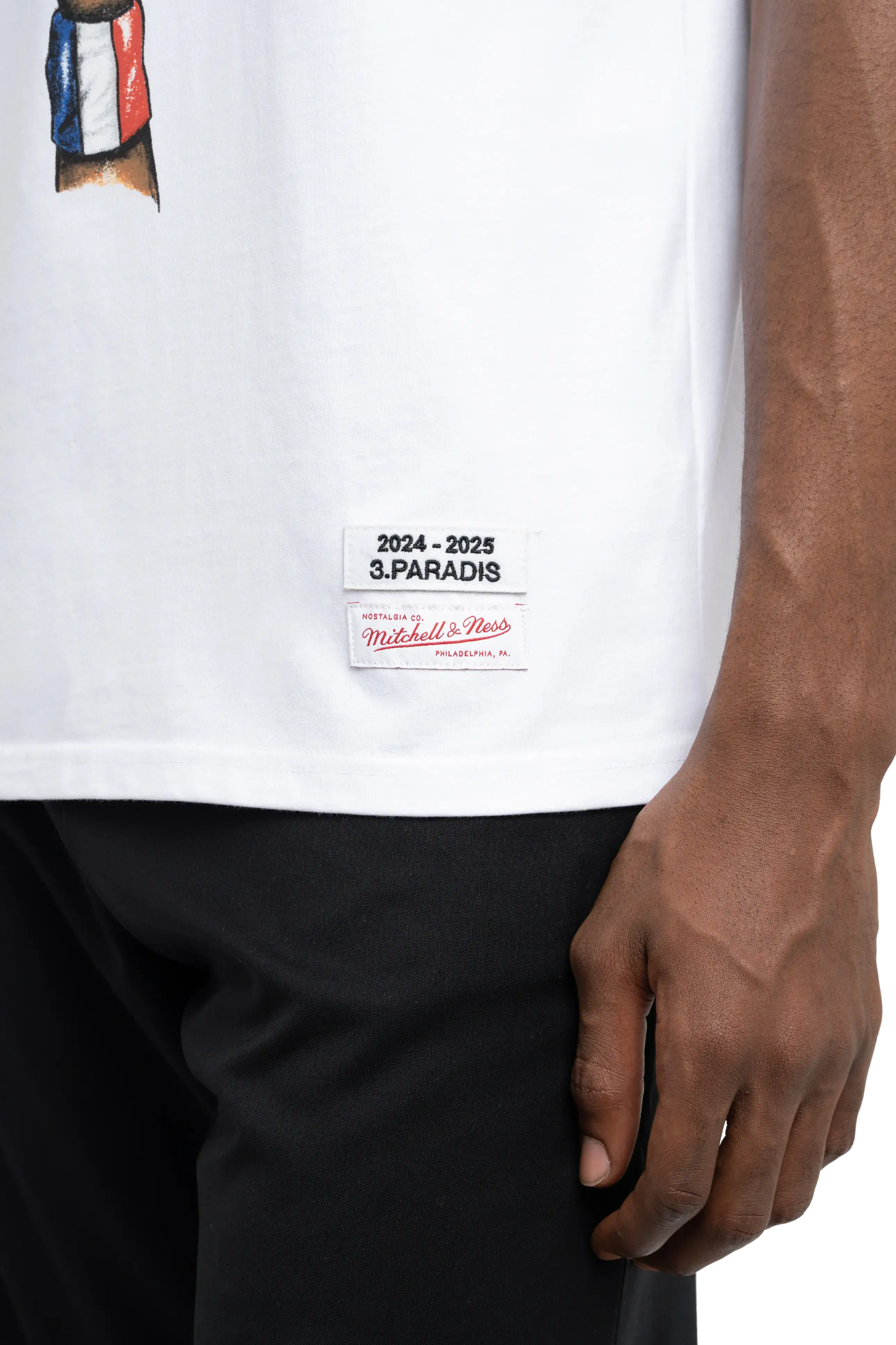 3.PARADIS, Mitchell & Ness and The NBA : Graphic Ball T-Shirt