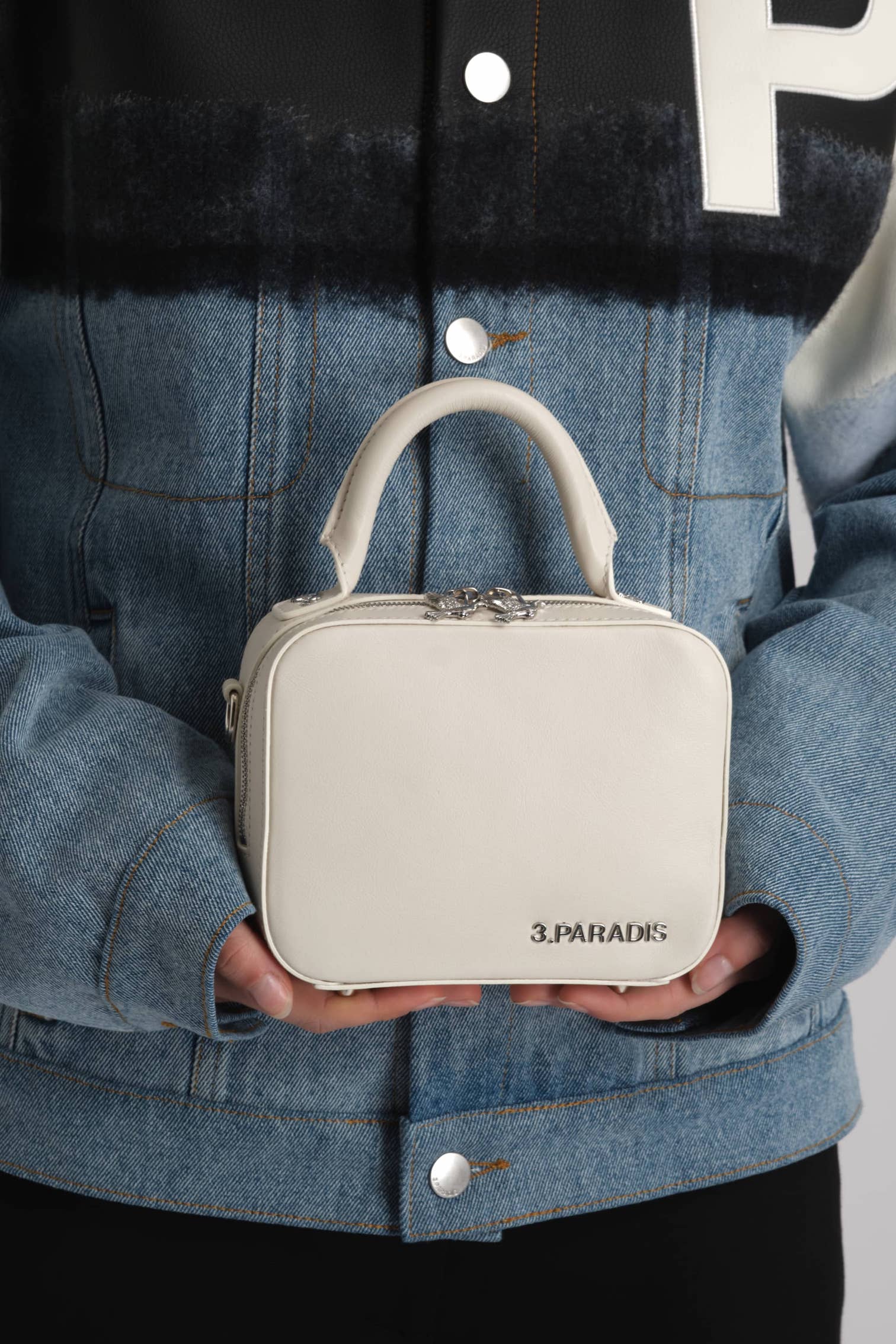L'attaché Mini